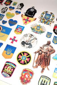 Продаж налипок. плакатів, постерів